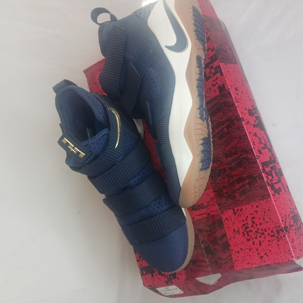 Nike LeBron Soldier 11  Basketball Shoes NEW - Picture 7 of 8